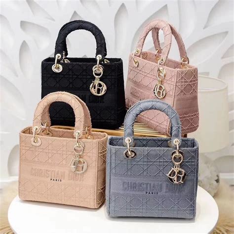 lady dior 背帶|Lady Dior刺繡包款 背帶還能客製化刺繡 .